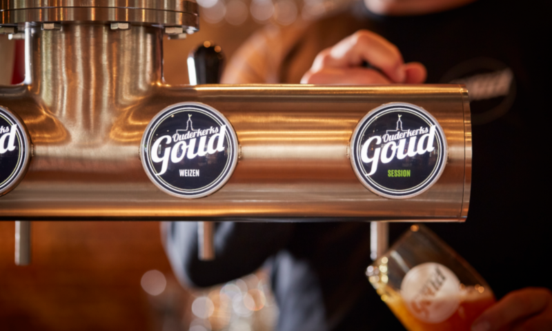 Ouderkerks Goud bier tappen Ouderkerks Goud bier tappen